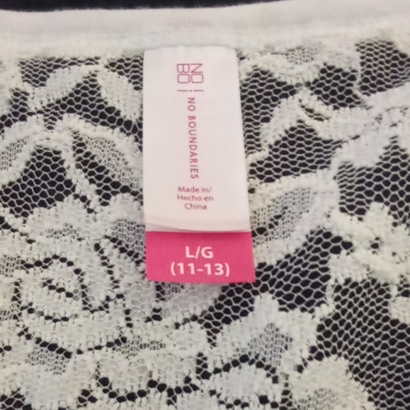 ✳️3/$20✳️ Stretch lace Top - Picture 3 of 4